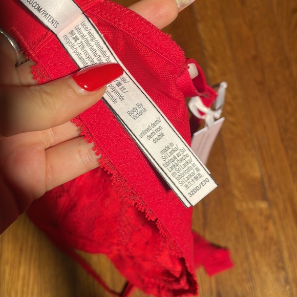 BNWT Victoria’s Secret Body by Victoria unlined Demi 32DD - Picture 2 of 3